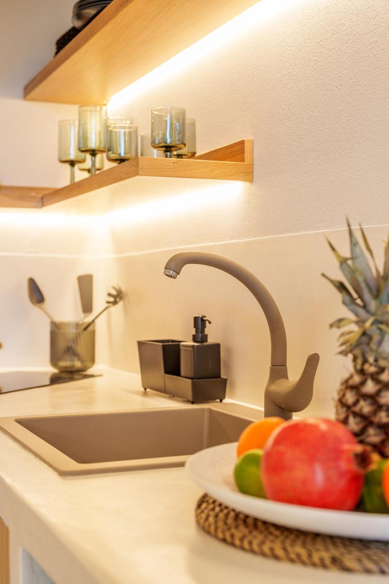 Sugarwhite Suites With Private Not Heated Pool Emporio  Екстериор снимка